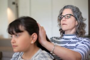 Pais apoiem o adolescente durante períodos de mudança